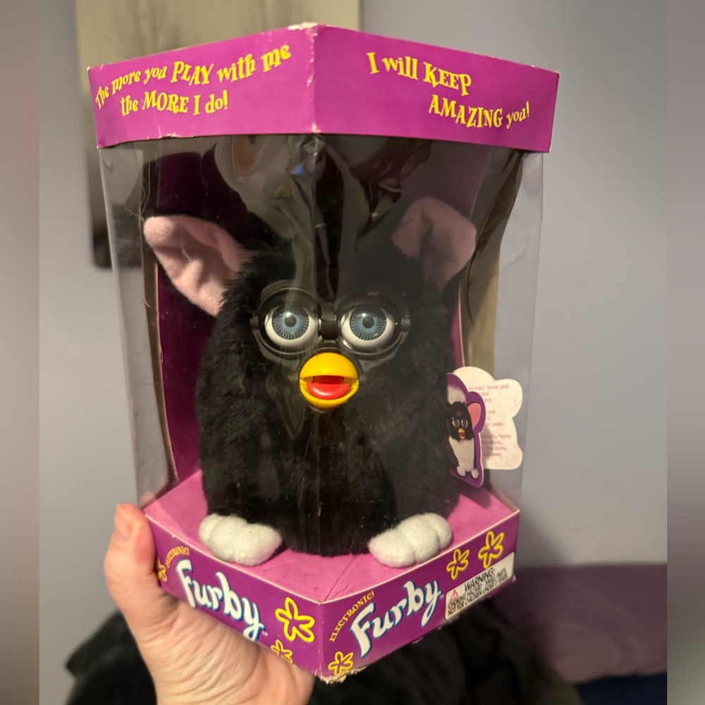 New in Box Original 1998 Furby Rare Blue Eye